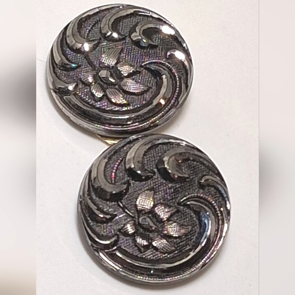 * Vintage Germany Black Glass Flower Button Clip On Earrings - Picture 1 of 6